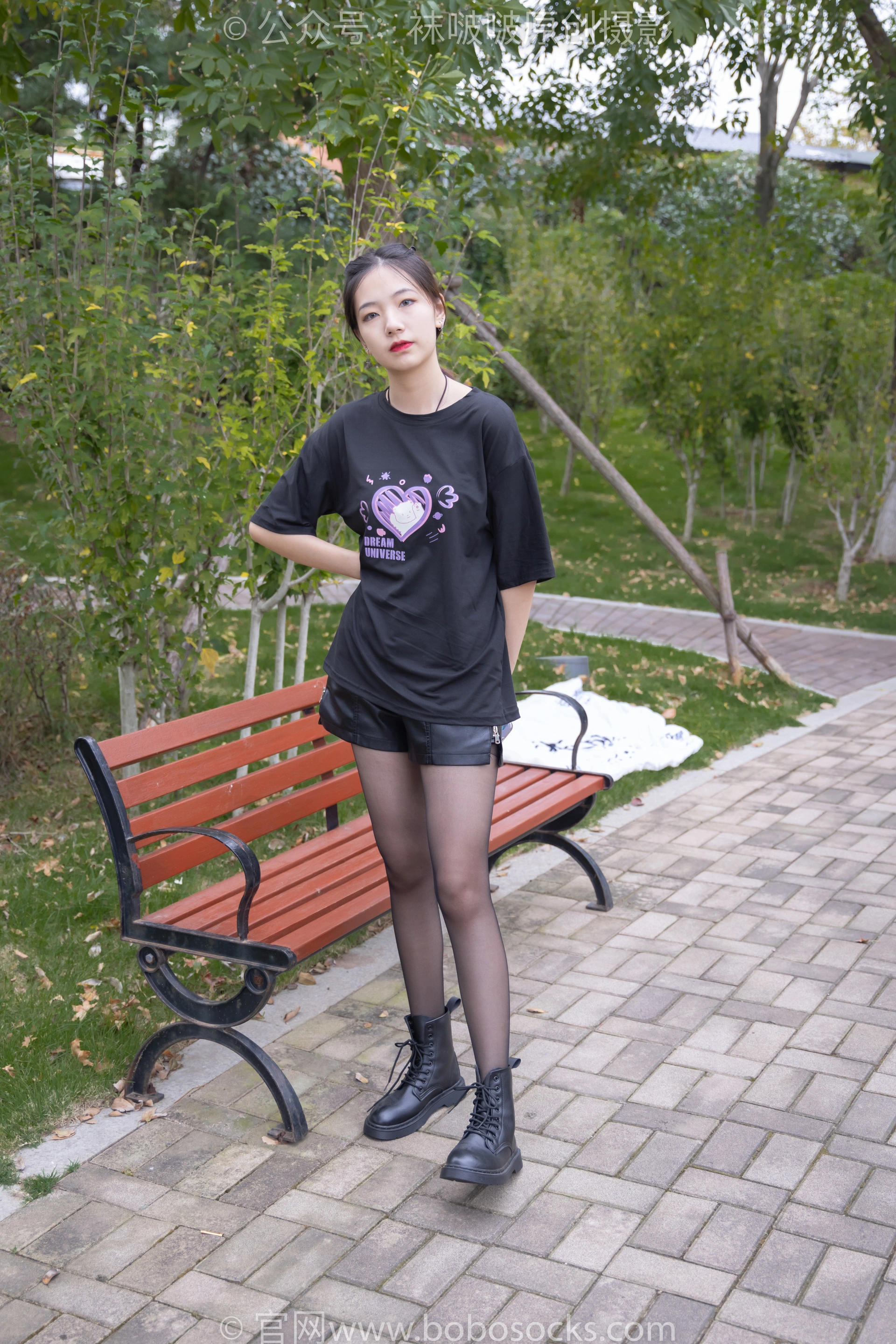 [BoBoSocks袜啵啵] NO.221 小甜豆-马丁靴、黑丝（花絮版） 2